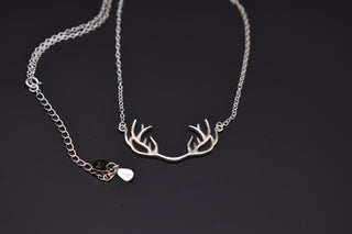 Parisi Halskette Sterlingsilber 925er - Hirschgeweih Anhänger - Fein - Damen - Frauen - Inkl. Weiße Schmuckschachtel