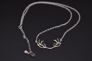 Parisi Halskette Sterlingsilber 925er - Hirschgeweih Anhänger - Fein - Damen - Frauen - Inkl. Weiße Schmuckschachtel