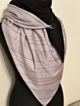 Parisi Winterschal, dreieckig, grau weiß farben, innen schwarz farbe, neueste Mode, weich und bequem, für Frauen und Mädchen